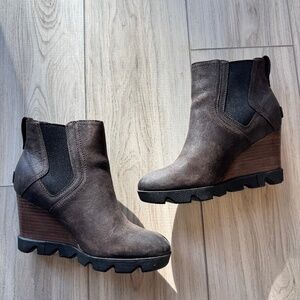 Sorel booties size 7